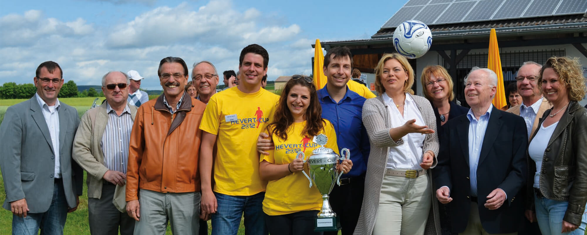 Schirmherrin Julia Klöckner eröffnet mit der Familie Hevert den 2. Hevert-Cup.